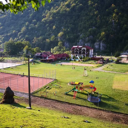 Carpathia Hotel Remeţi